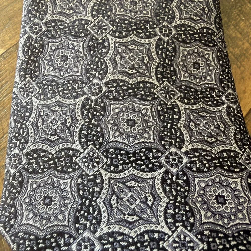 Tom James USA 100%  Silk Tie Medallion Executive Vintage Ivy Dark Academia
